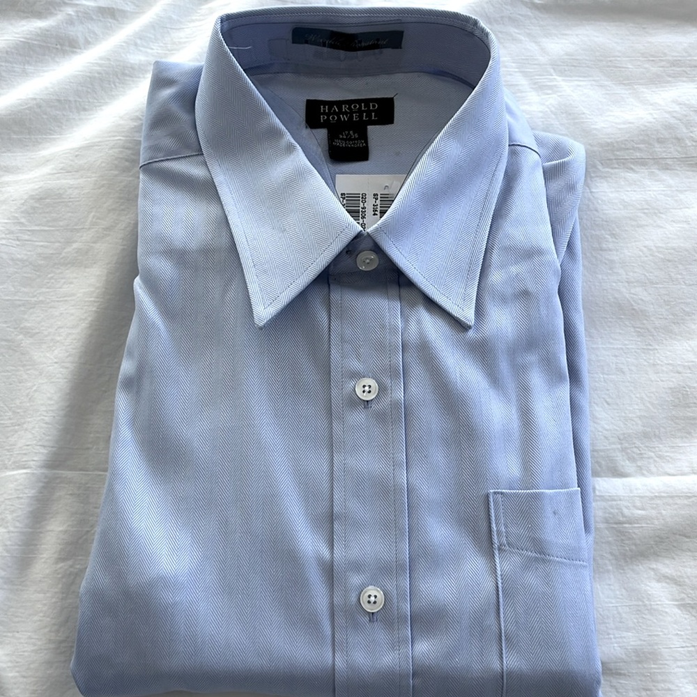 NWT Men’s Harold Powell LS Blue herringbone dress shirt. 
17.5 - 34/35